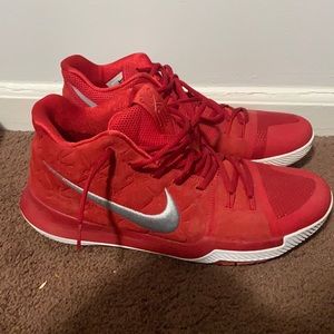 Nike Kyrie 3 university red size 11.5